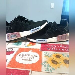 Adidas women's tennis shoes number 8